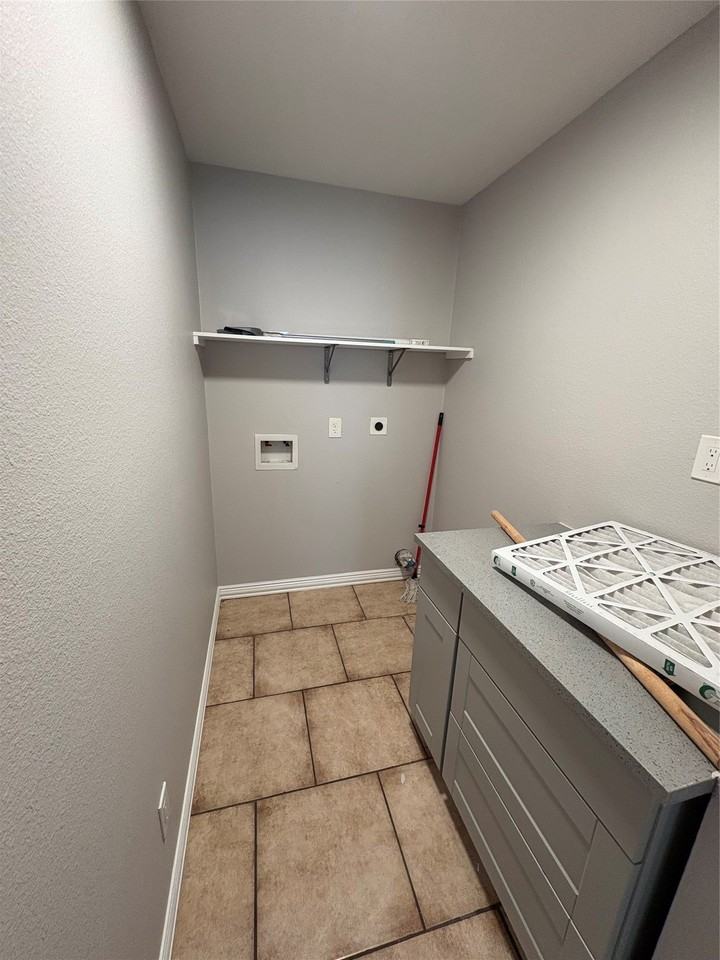 549 Neomi Ave - Photo 5 of 13