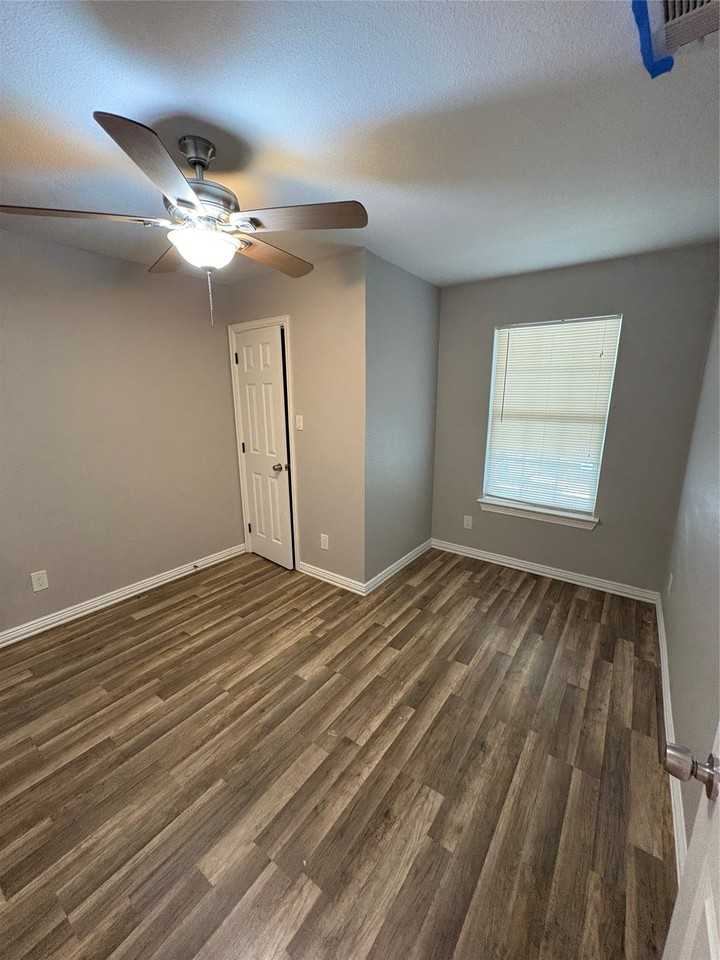 549 Neomi Ave - Photo 6 of 13