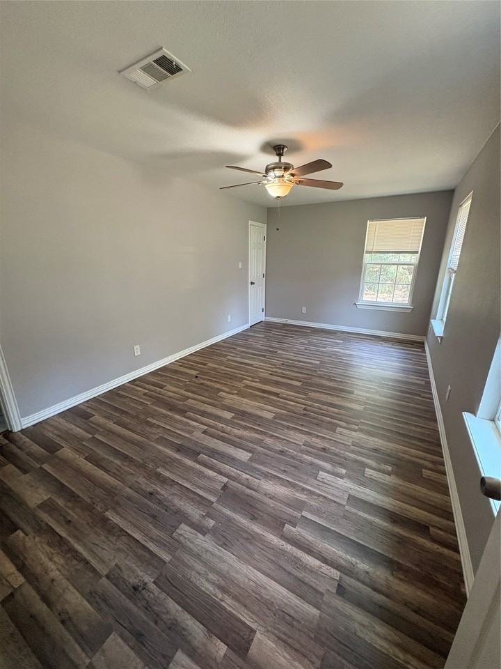 549 Neomi Ave - Photo 7 of 12