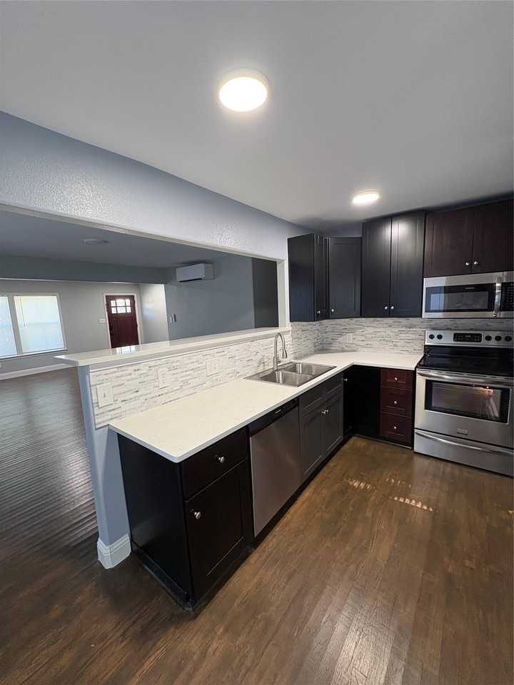 408 S 2nd Ave - Photo 5 of 22