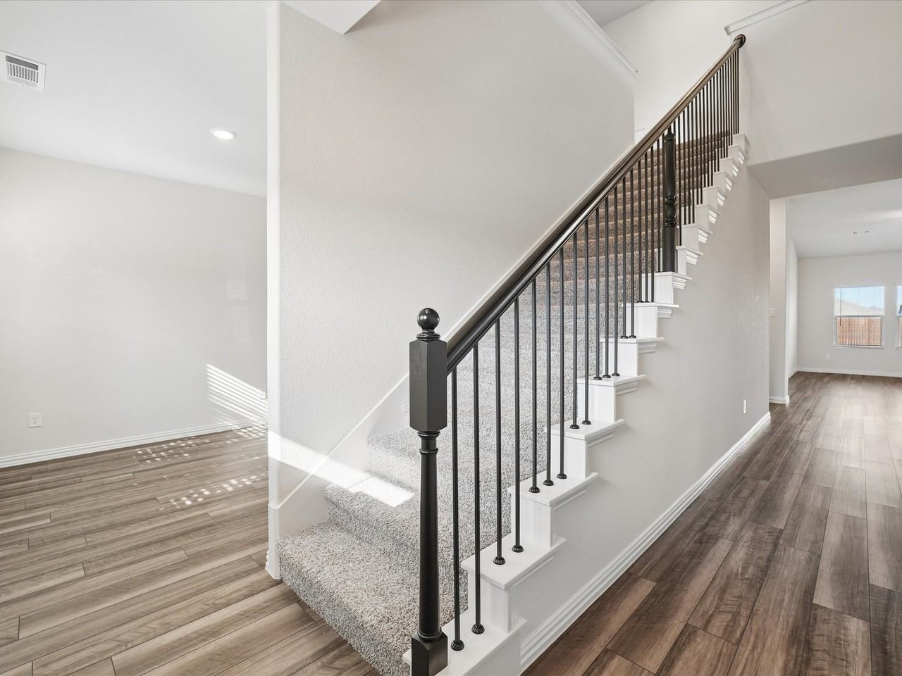 10529 Tuxinaw Trl - Photo 3 of 29