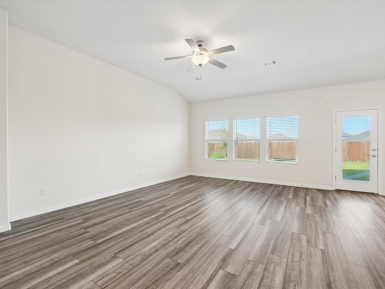 10529 Tuxinaw Trl - Photo 6 of 29
