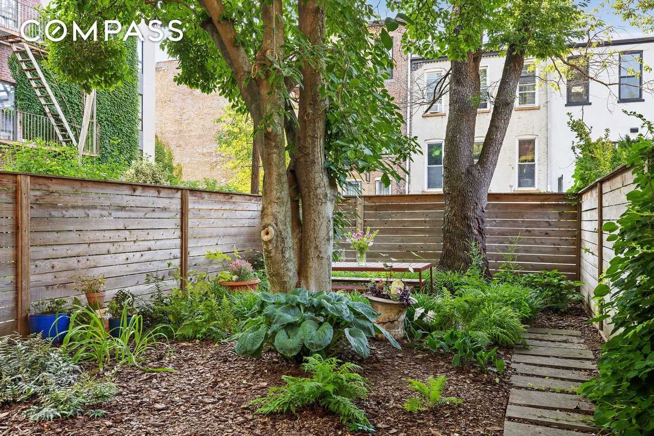 437 Macdonough St - Photo 4 of 5