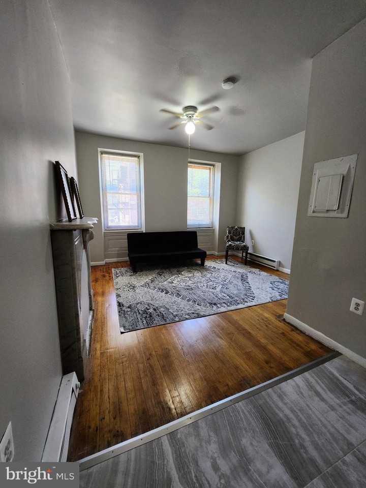 403 W 6th St #1 - Photo 3 of 15