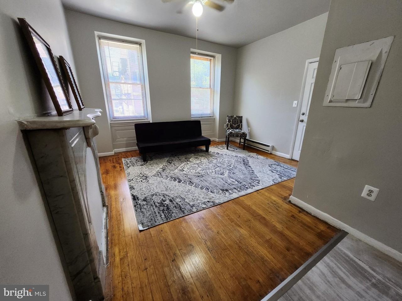 403 W 6th St #1 - Photo 7 of 15