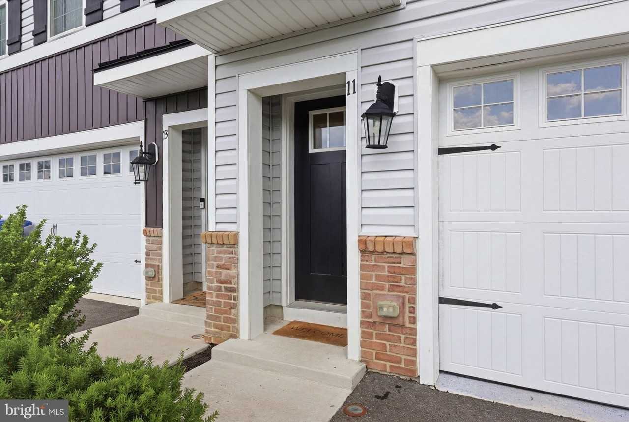 11 Autumn Park Blvd - Photo 3 of 49