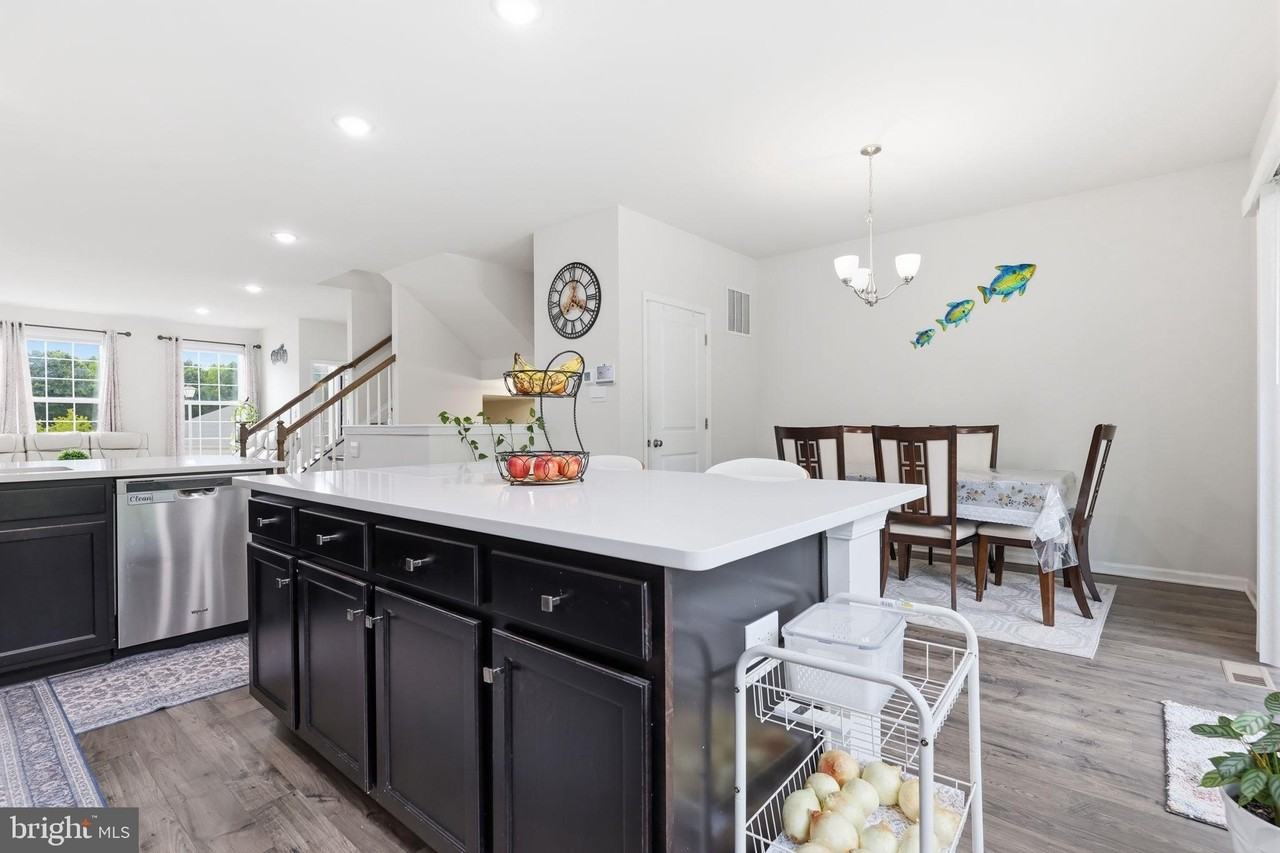 11 Autumn Park Blvd - Photo 6 of 49