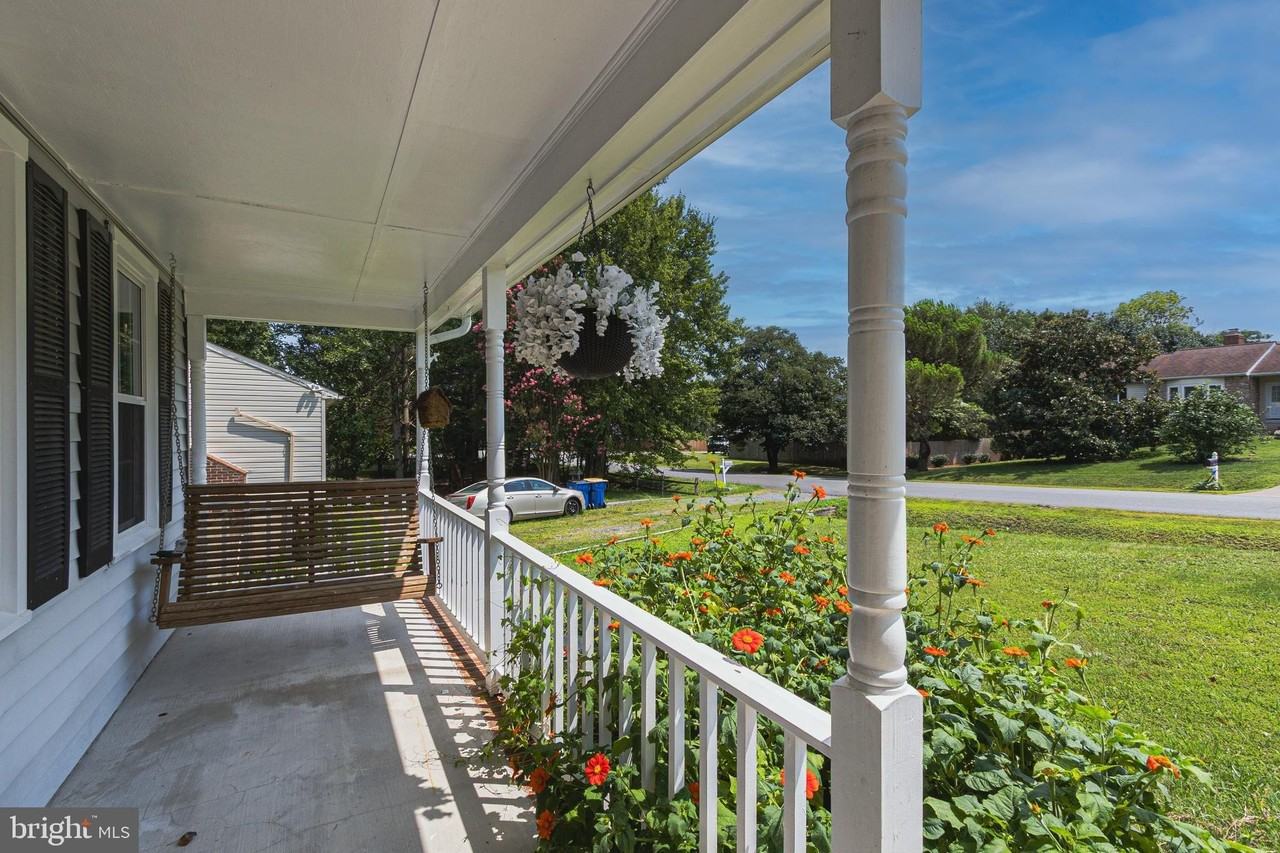 24 Bertram Blvd - Photo 2 of 37