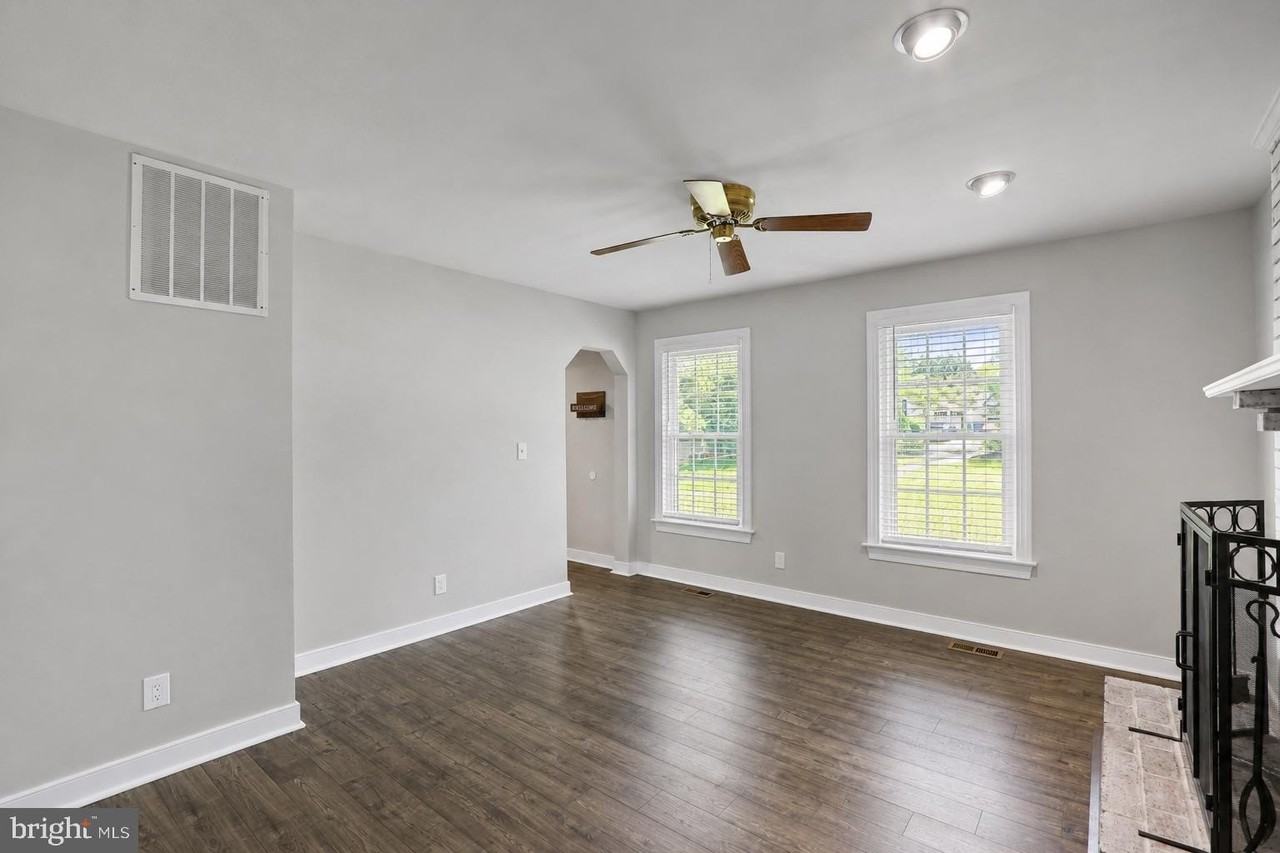 24 Bertram Blvd - Photo 6 of 37