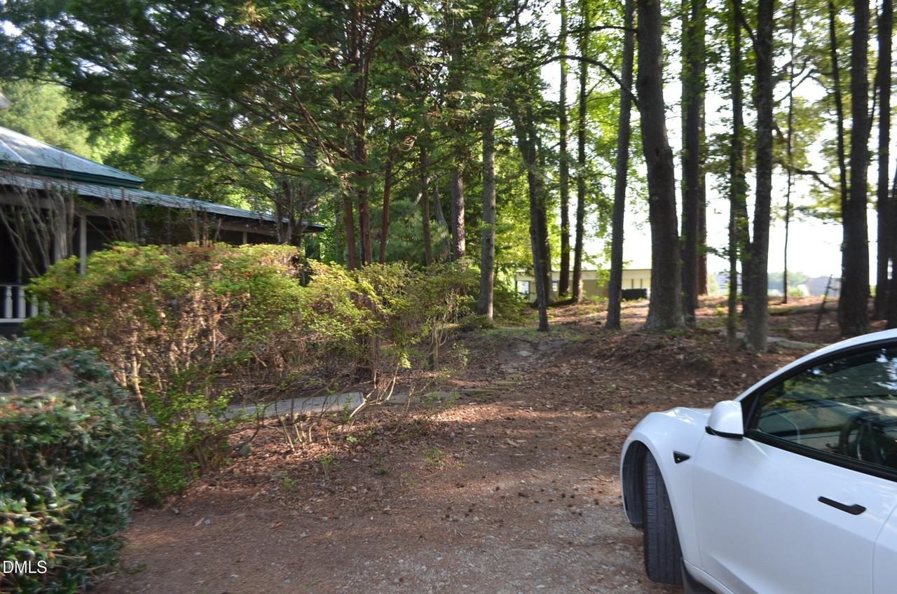 1212 Happy Hunting Hills Dr - Photo 3 of 50