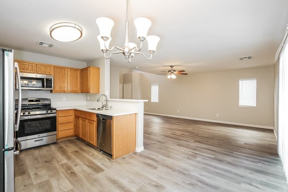 5014 Sapphire Light St - Photo 6 of 17