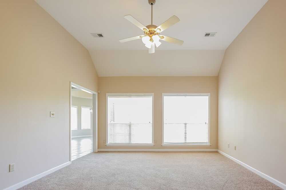 5185 Guffin Rd - Photo 4 of 16