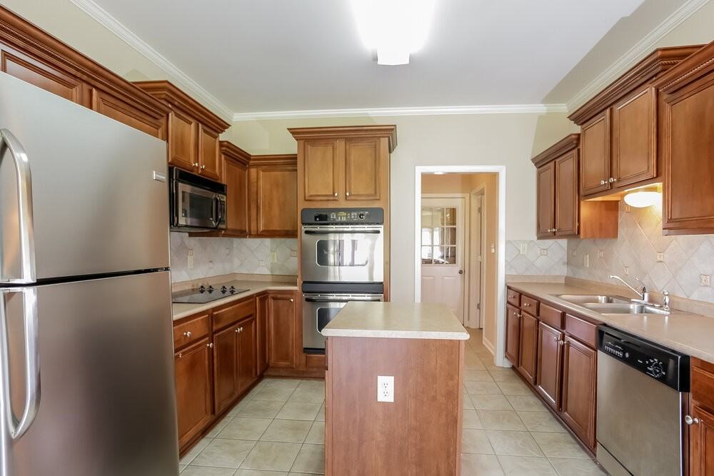 5185 Guffin Rd - Photo 6 of 16