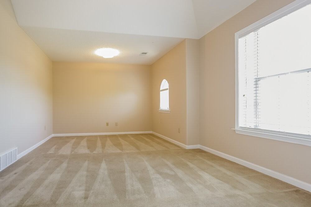 5185 Guffin Rd - Photo 7 of 16