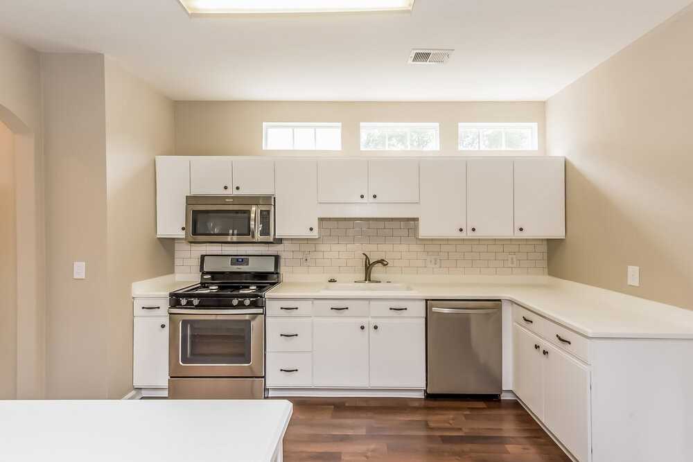 332 Pinehurst Way - Photo 6 of 15