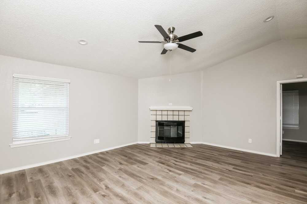 1032 W Hills Ter - Photo 3 of 16