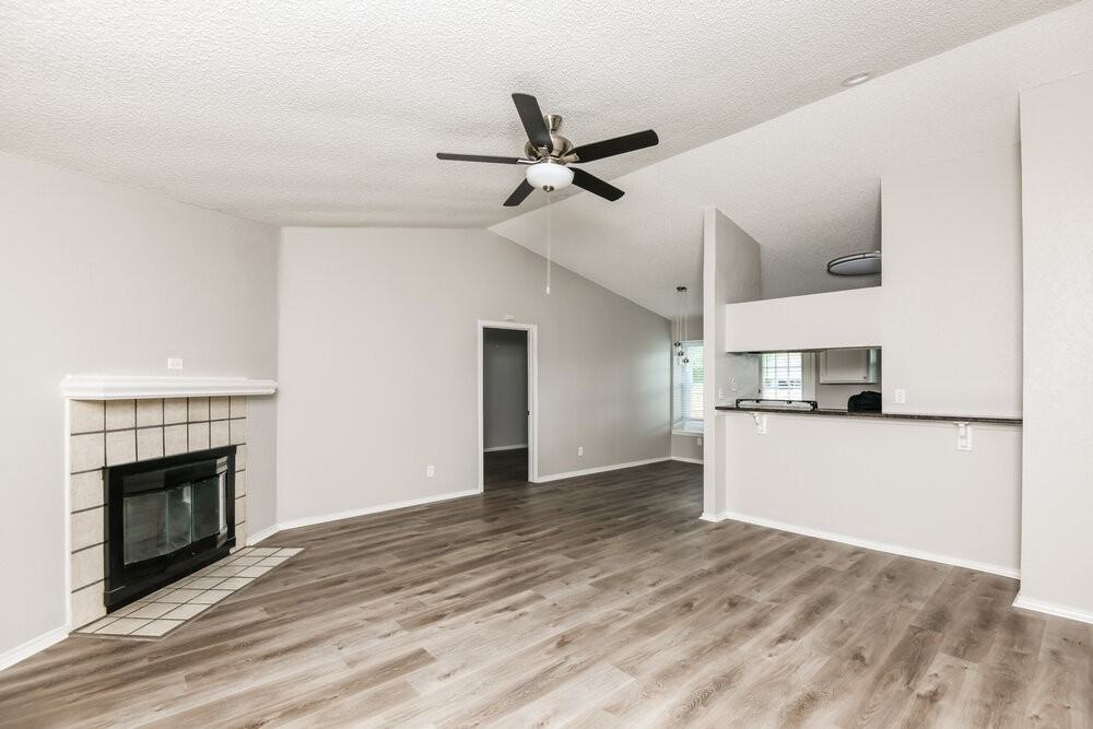 1032 W Hills Ter - Photo 4 of 16