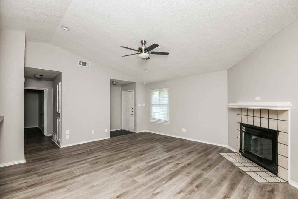 1032 W Hills Ter - Photo 5 of 16