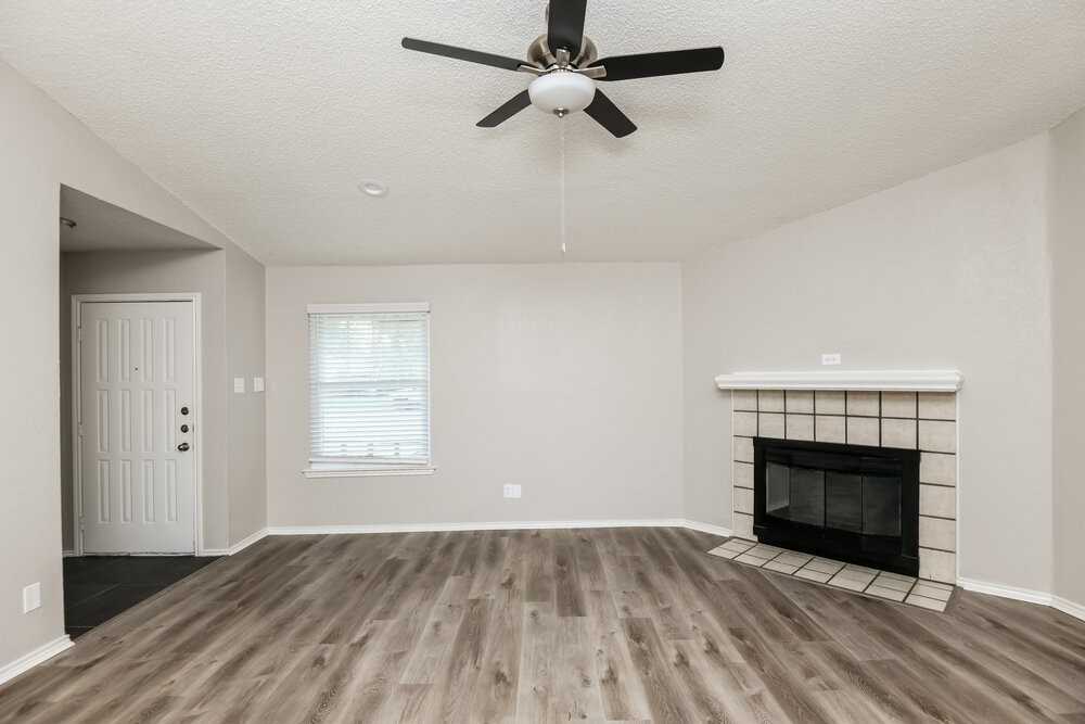 1032 W Hills Ter - Photo 6 of 16