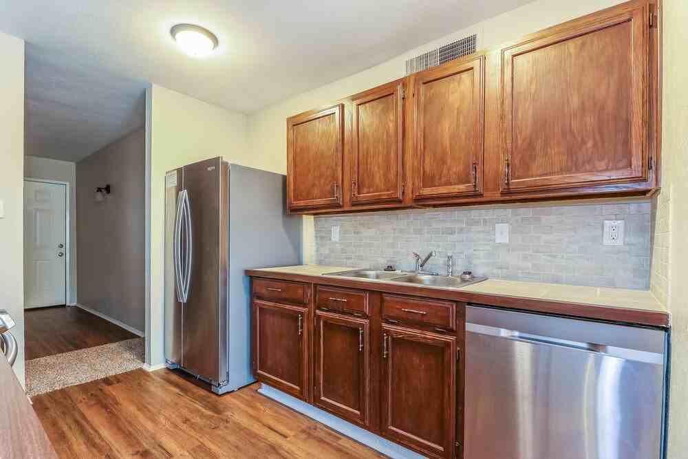 3805 Bee Tree Ln - Photo 6 of 15