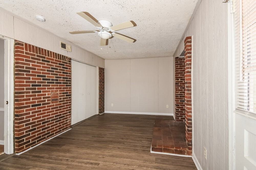 1642 Pine Cir - Photo 3 of 16