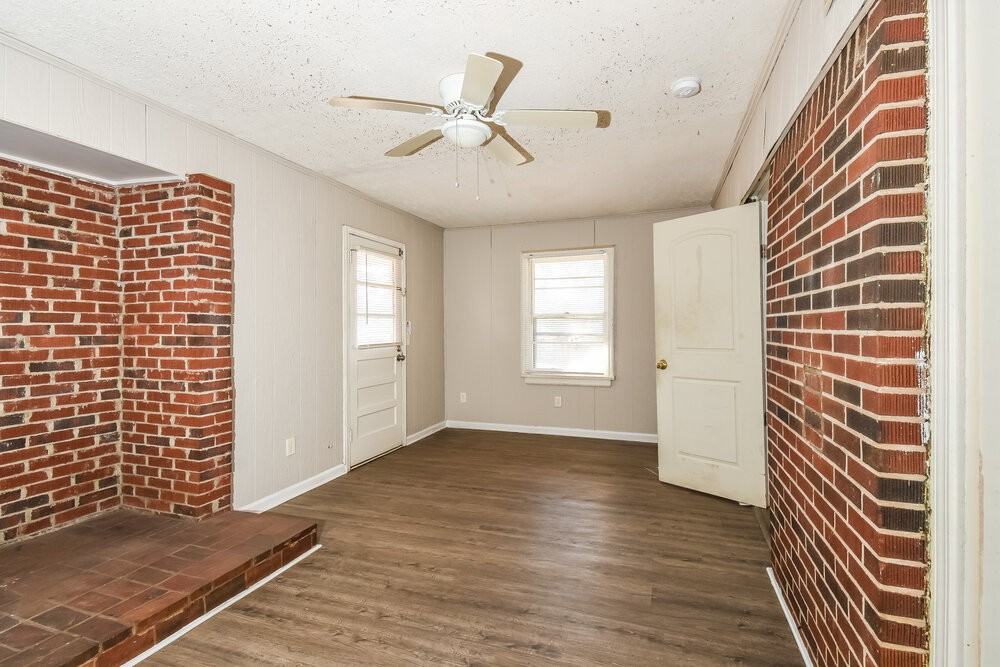 1642 Pine Cir - Photo 4 of 16