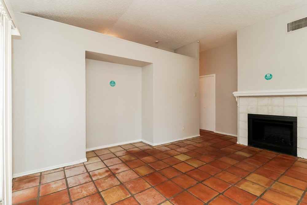 1424 Horncastle St - Photo 5 of 16