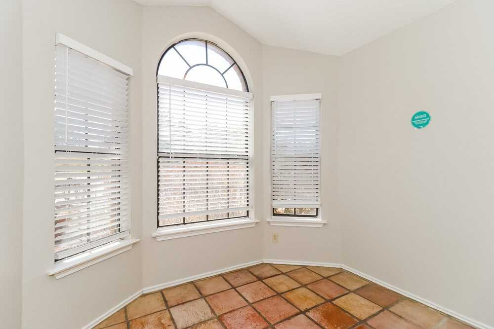 1424 Horncastle St - Photo 6 of 16