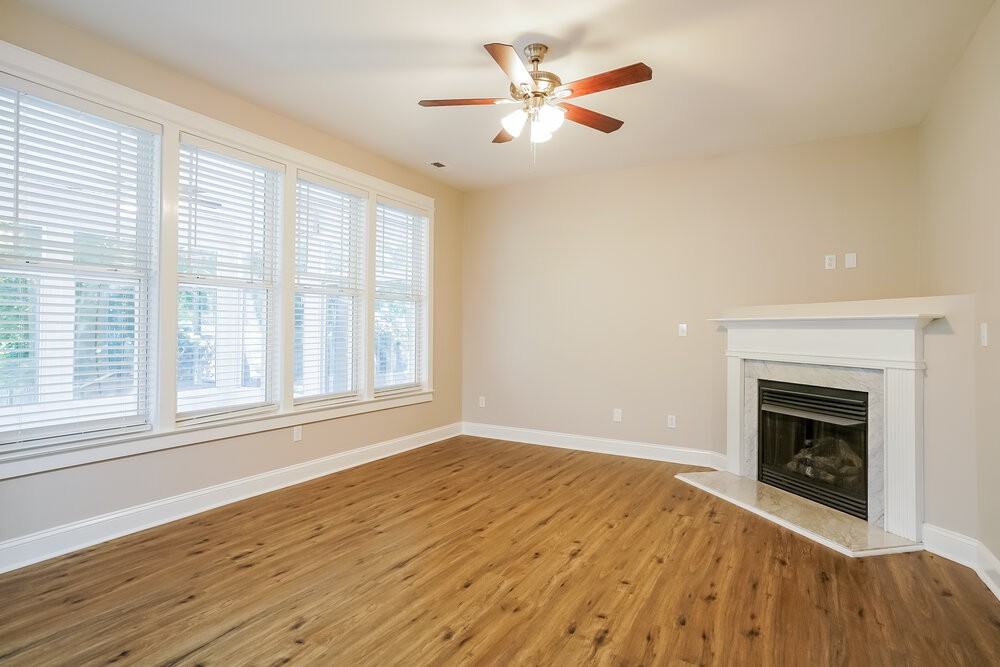 200 Collinsworth Dr - Photo 5 of 17