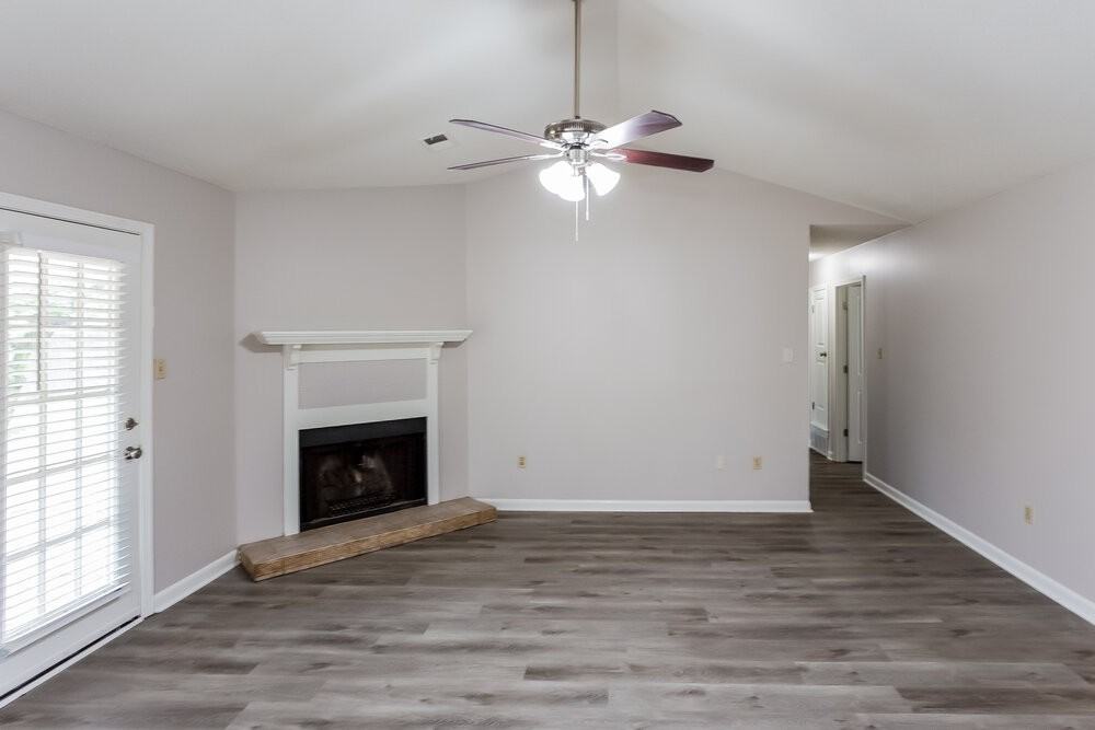 7327 Mallard Creek Dr - Photo 4 of 16