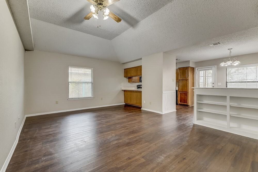 1228 Nelson Pl - Photo 3 of 16