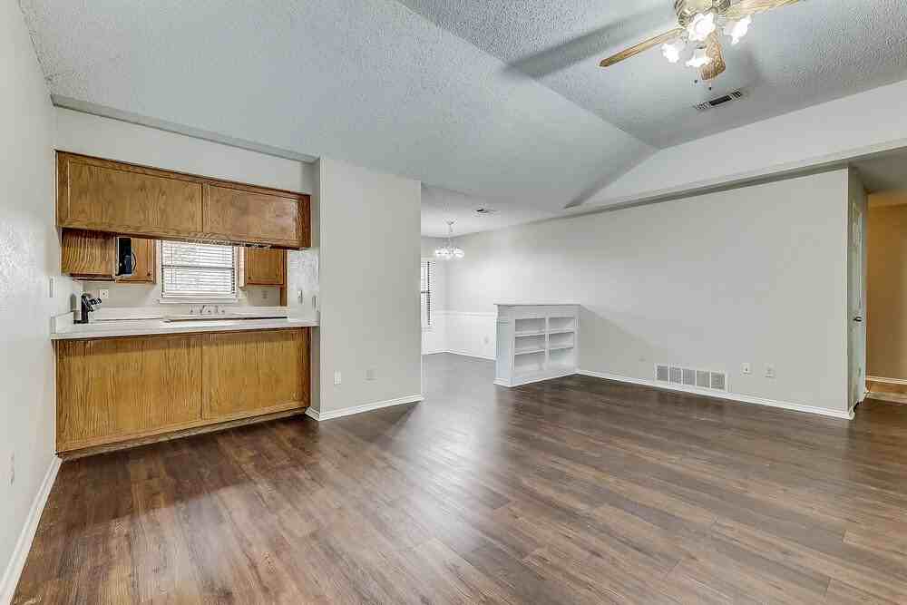 1228 Nelson Pl - Photo 5 of 16