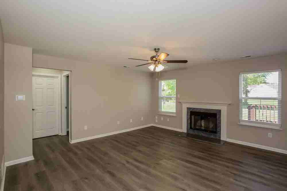 7018 Oldham Dr - Photo 5 of 17