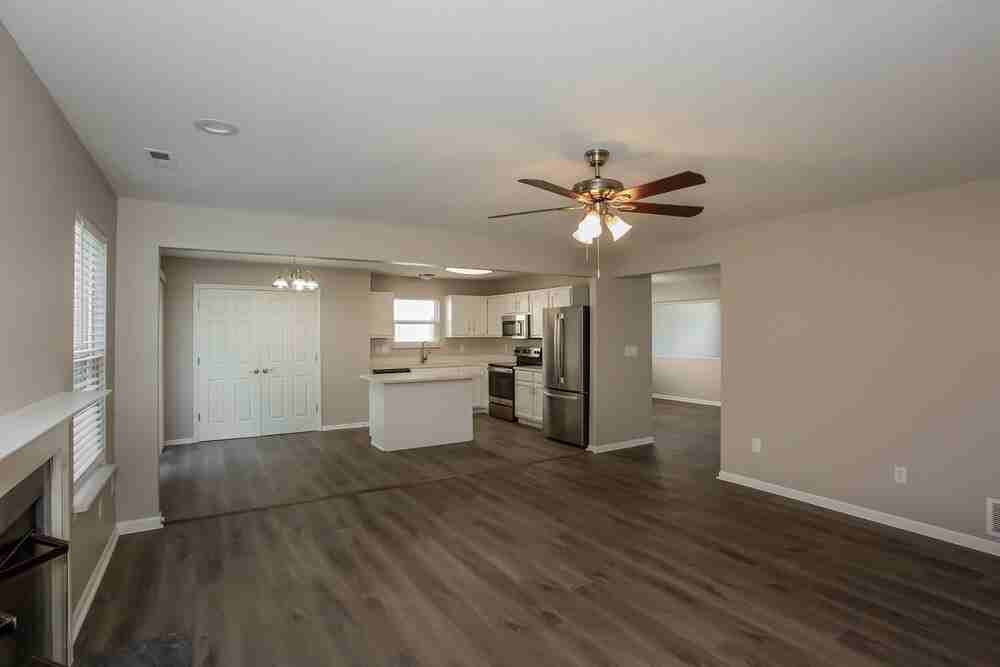 7018 Oldham Dr - Photo 6 of 17
