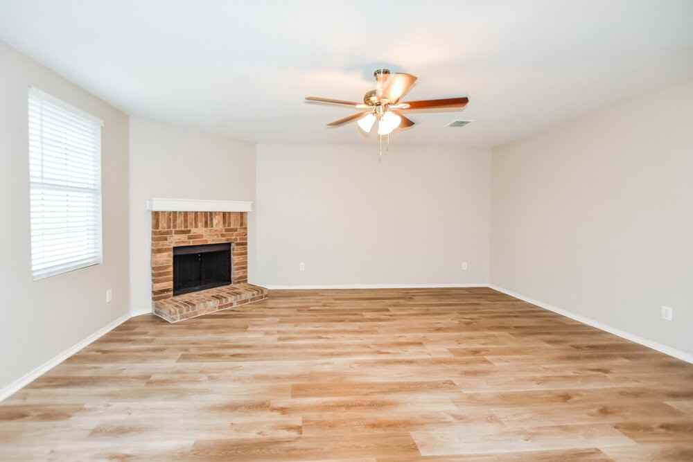 1056 Bumble Bee Dr - Photo 4 of 16