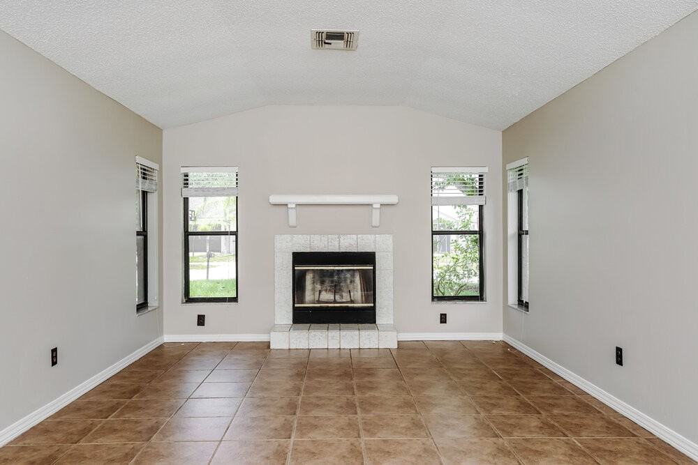 1001 Pond Apple Ct - Photo 3 of 16