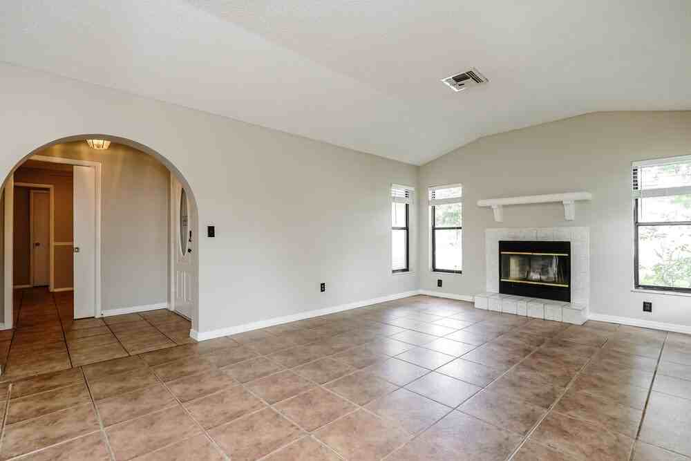 1001 Pond Apple Ct - Photo 4 of 16