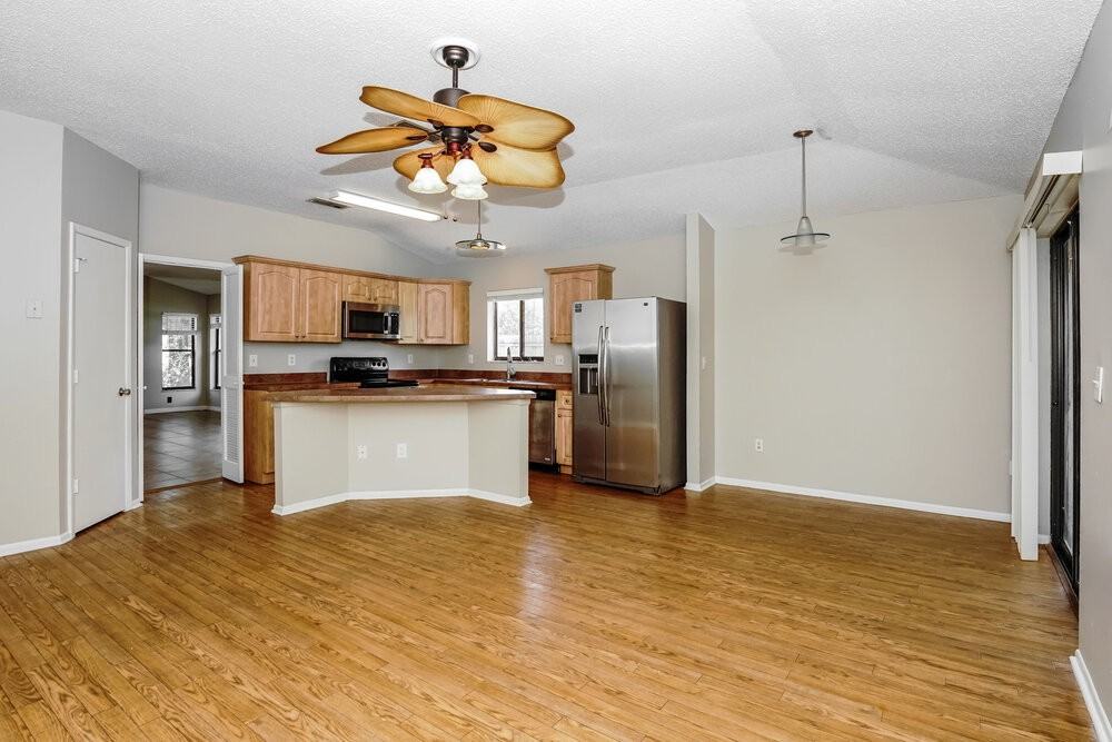 1001 Pond Apple Ct - Photo 5 of 16