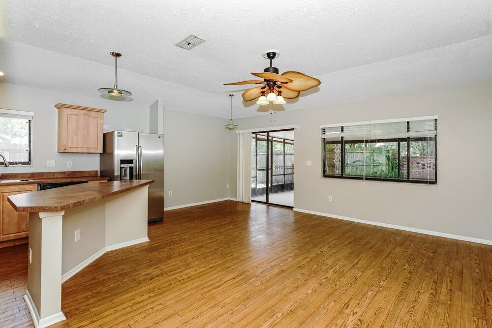 1001 Pond Apple Ct - Photo 6 of 16