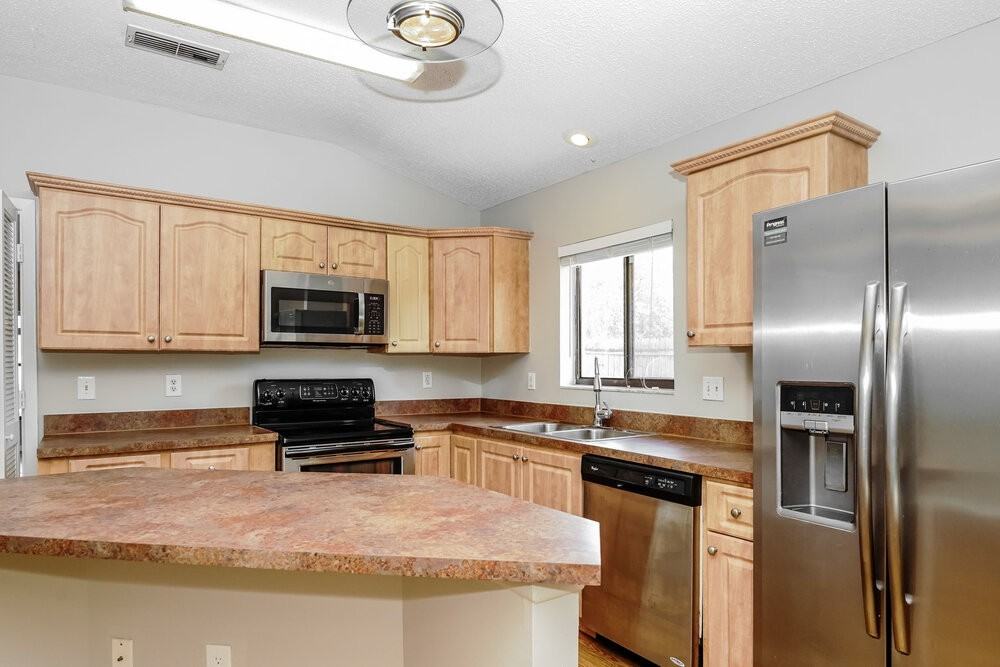 1001 Pond Apple Ct - Photo 7 of 16