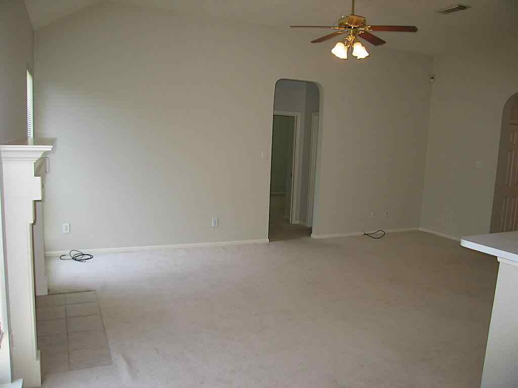 4728 Silverlake Dr - Photo 2 of 8