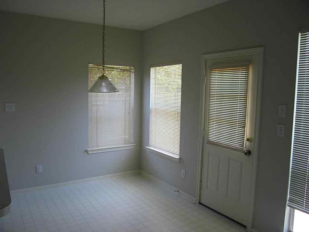 4728 Silverlake Dr - Photo 3 of 8
