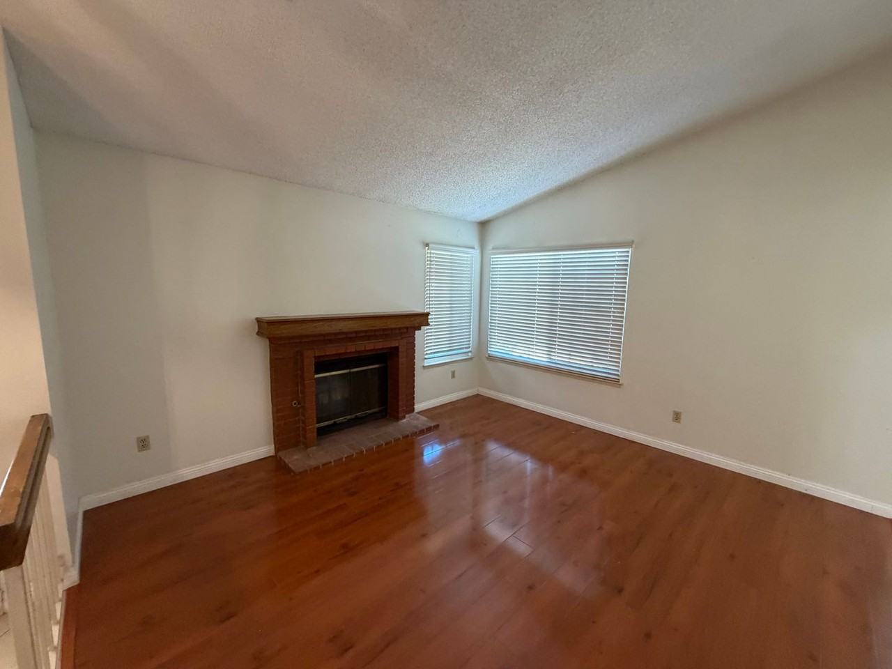 20318 Temple Ave - Photo 4 of 8