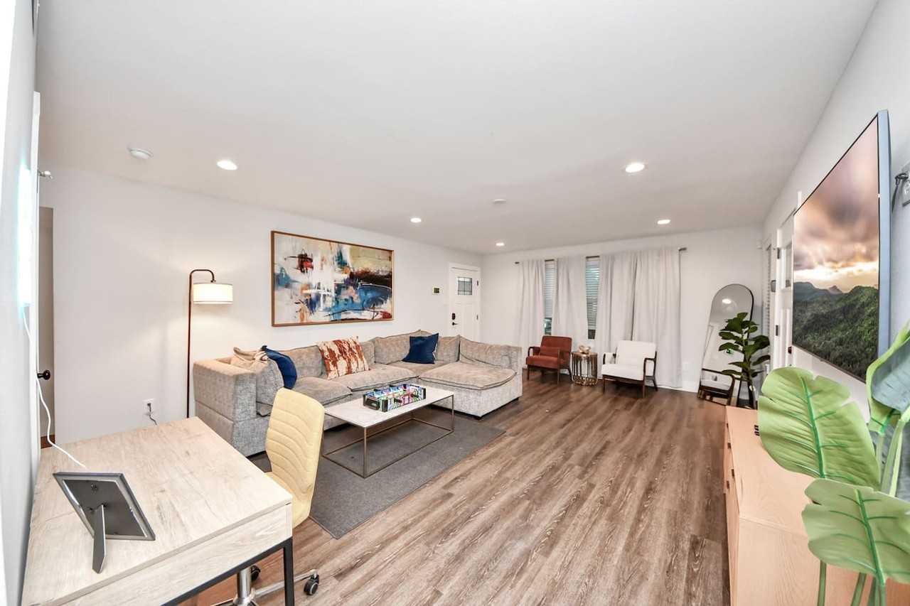 2905 Cleburne St #1589102P - Photo 5 of 50