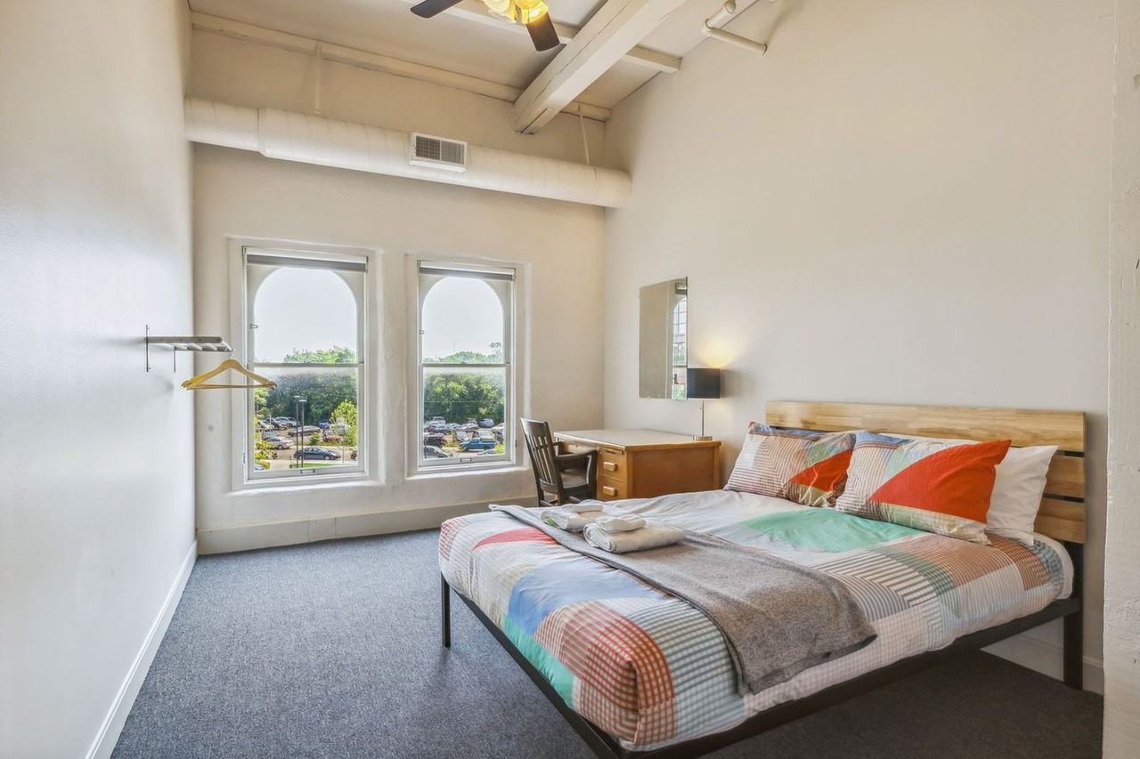 2078 West 25th Street - Photo 4 of 41