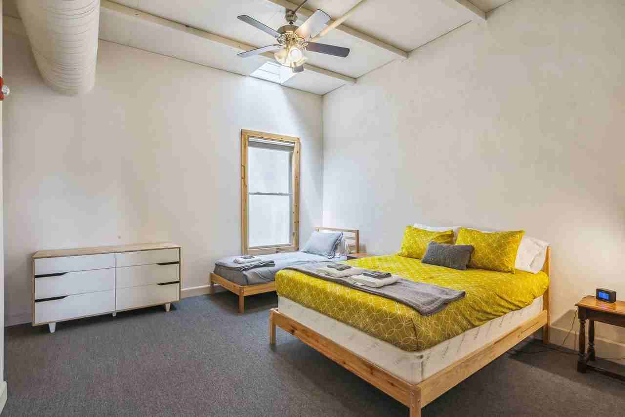 2078 West 25th Street - Photo 5 of 41