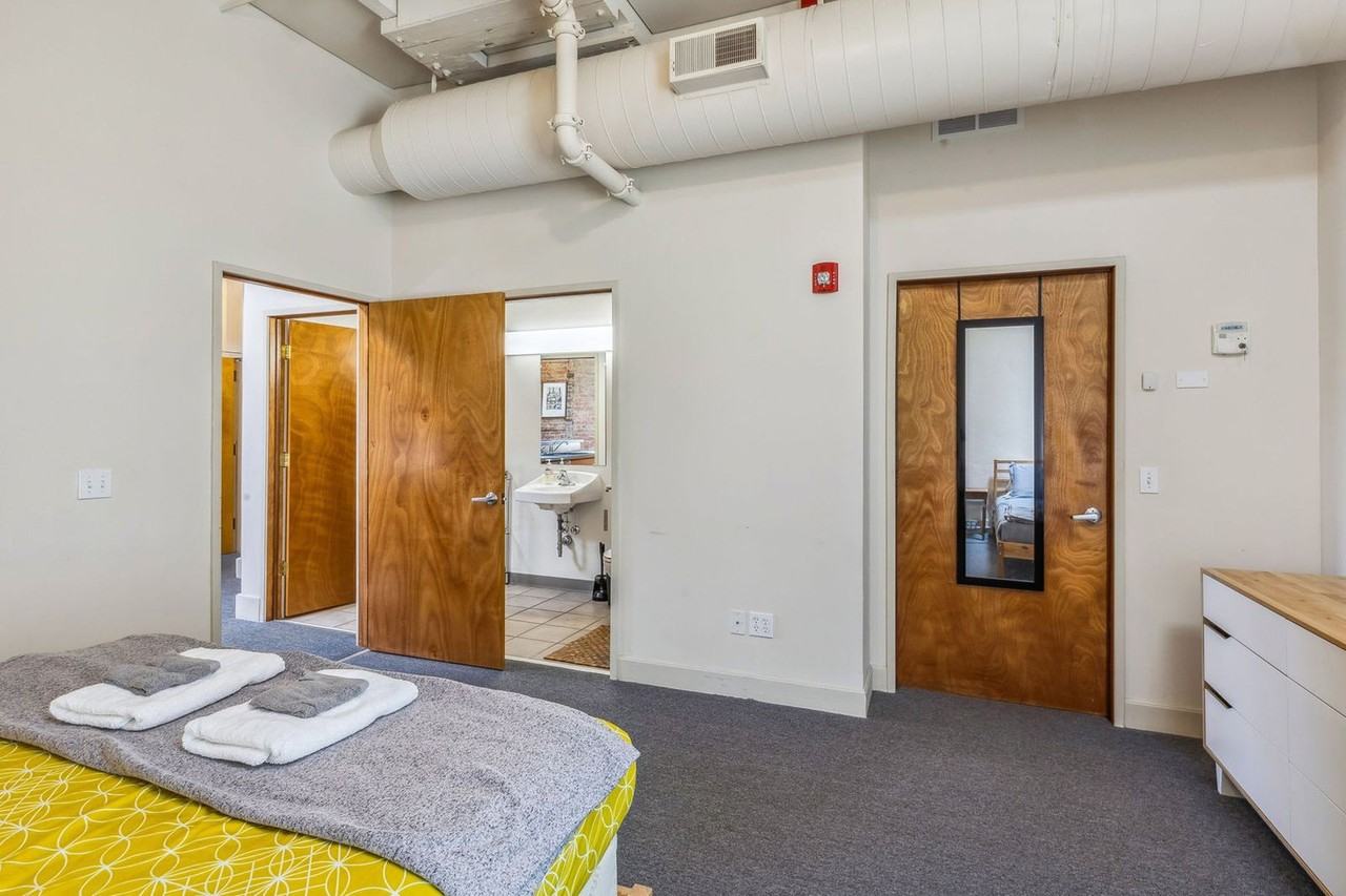 2078 West 25th Street - Photo 7 of 41