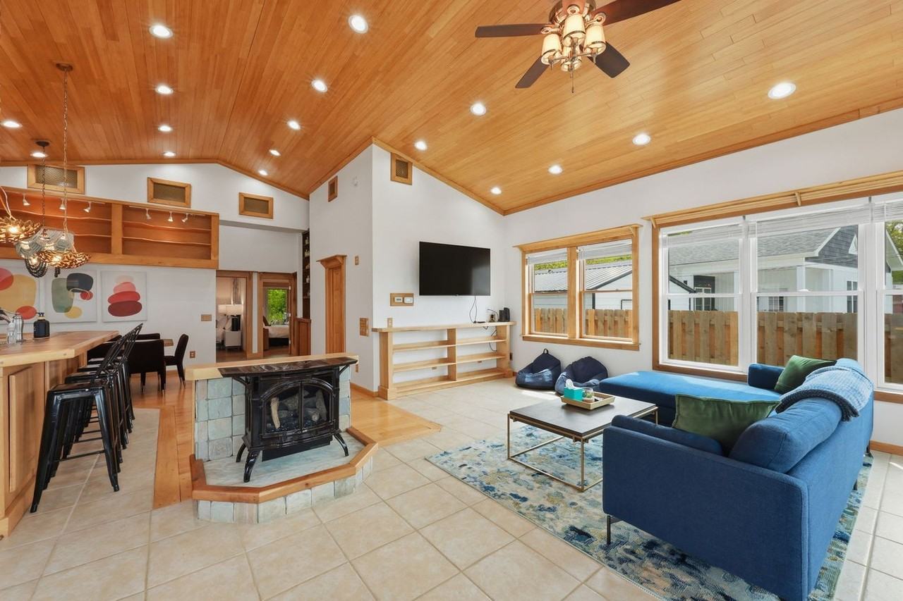 4262 Lake Rd E #1593881P - Photo 2 of 50