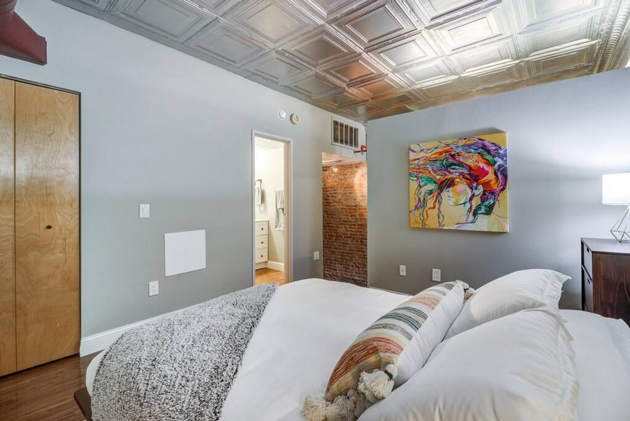 408 W Saint Clair Ave #1593909P - Photo 5 of 13