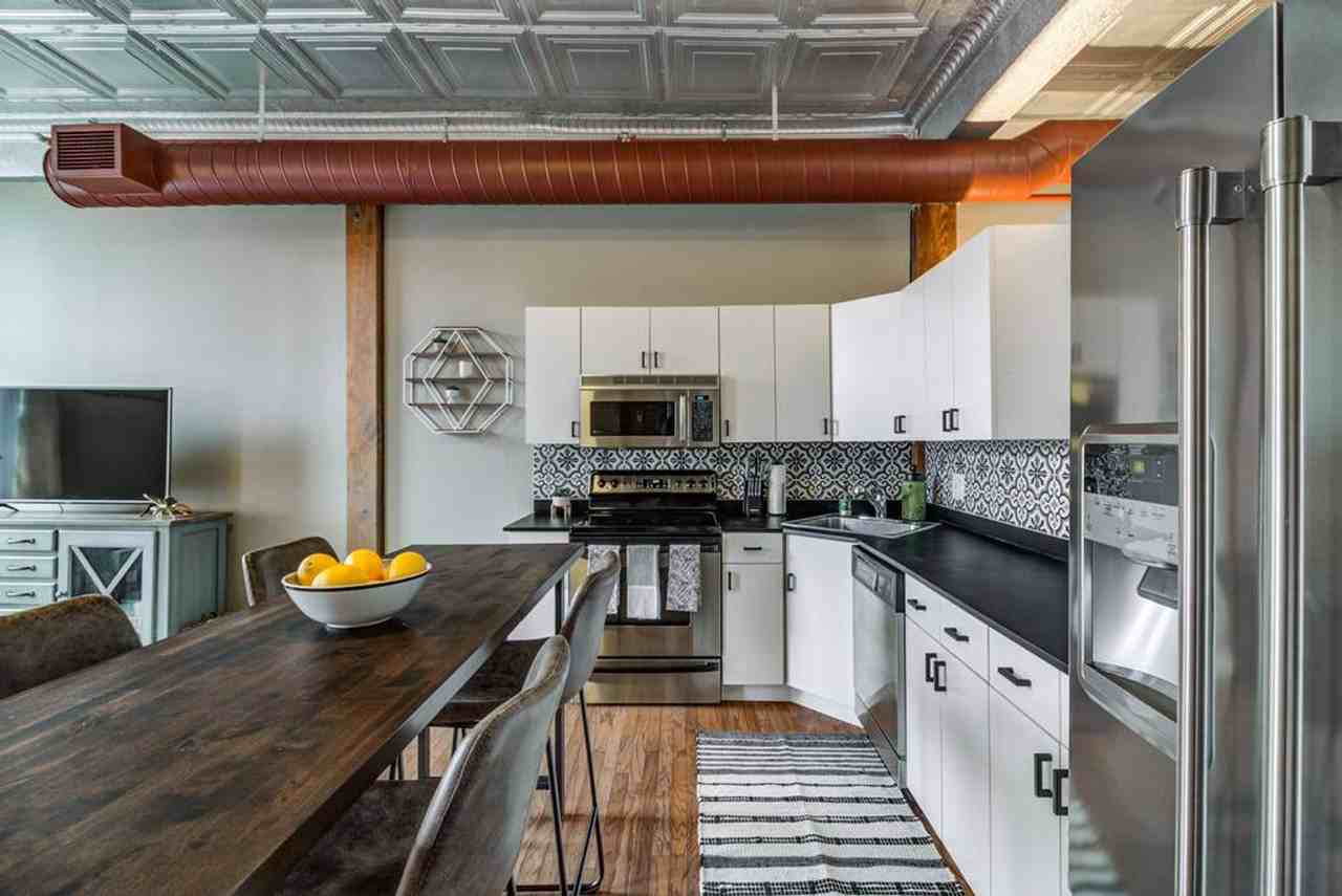 408 W Saint Clair Ave #1593909P - Photo 7 of 13